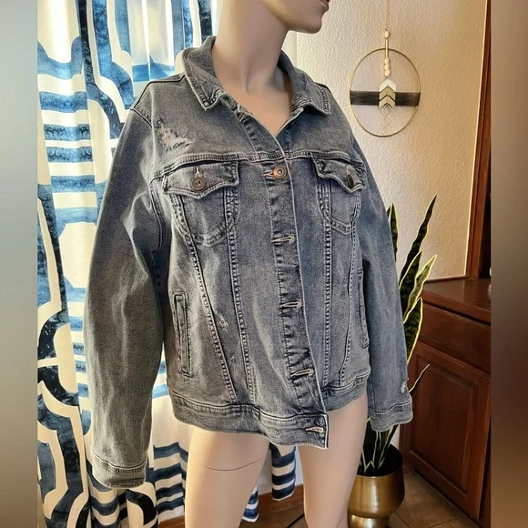 Torrid Distressed Jean Jacket NWOT Size 2 - Picture 4 of 14